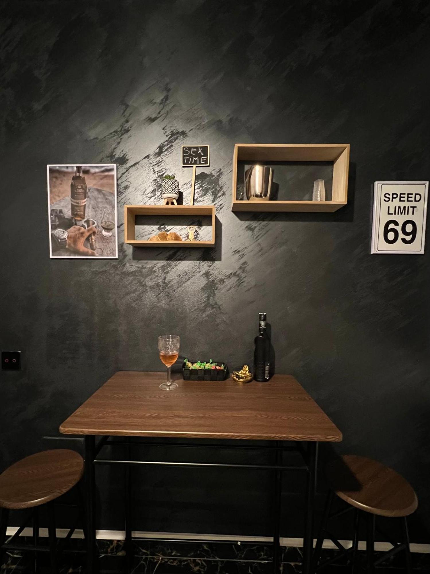Adult Only Fantasy Room Bucureşti Exterior foto